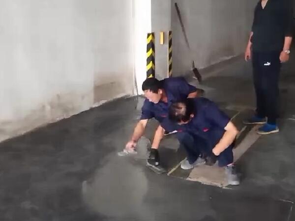 地下車庫地面修復(fù)現(xiàn)場(chǎng)